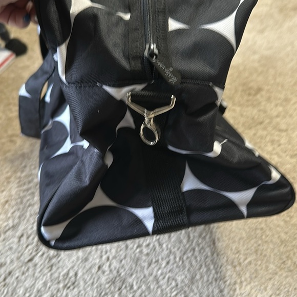 Thirty-One Duffle Bag  Carry On Weekender Bag Black & White Circles - Picture 4 of 7